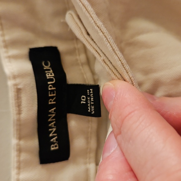 Banana Republic| Cream Pleated Chino Shorts| Sz. 10| Resort, Preppy, Old Money - Picture 3 of 10